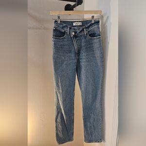 Abercrombie & Fitch The 90's Straight Ultra High Rise Jeans